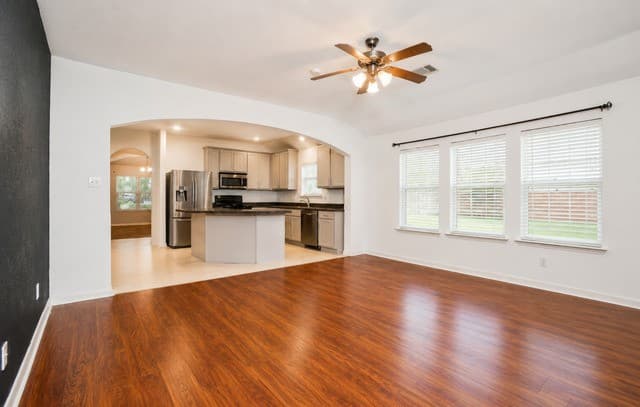 3-bedroom rental at 9718 Sun Ml in San Antonio, TX — photo 4