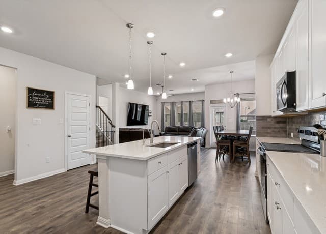 5-bedroom rental at 108 Red Deer Pl in Cibolo, TX — photo 3