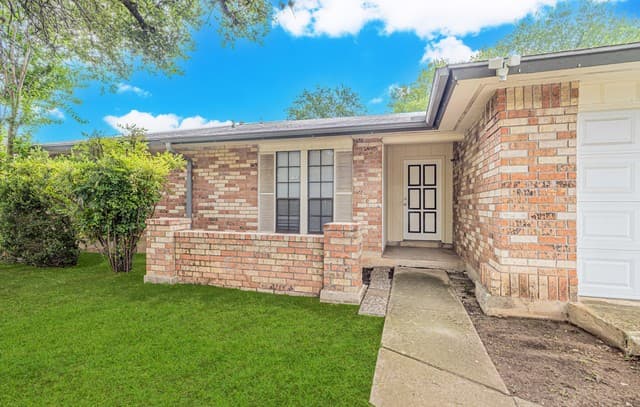 4-bedroom rental at 8406 Cactus Crk in San Antonio, TX — photo 2