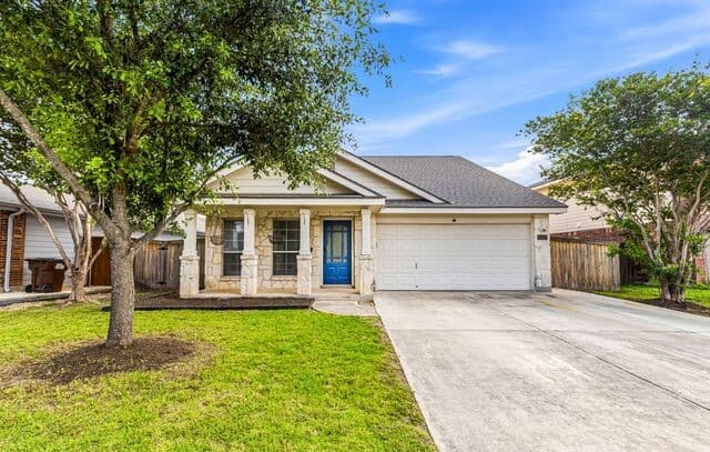 4-bedroom rental at 10807 Arabian Gate in San Antonio, TX — photo 1