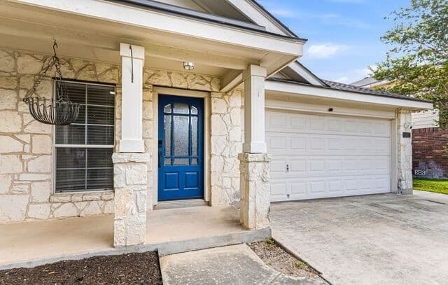 4-bedroom rental at 10807 Arabian Gate in San Antonio, TX — photo 2