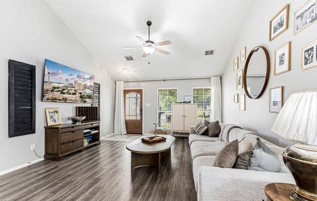 4-bedroom rental at 10807 Arabian Gate in San Antonio, TX — photo 3