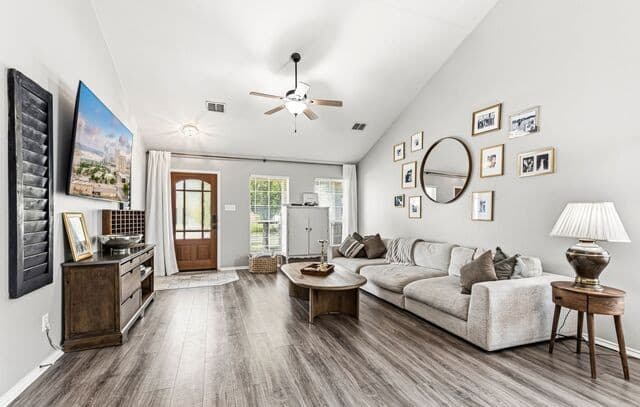 4-bedroom rental at 10807 Arabian Gate in San Antonio, TX — photo 4