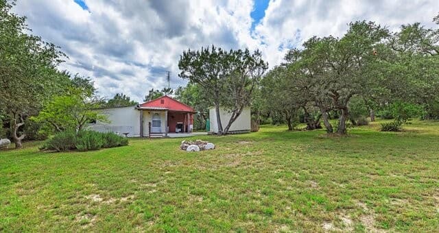 1-bedroom rental at 646 South Loop in Blanco, TX — photo 3