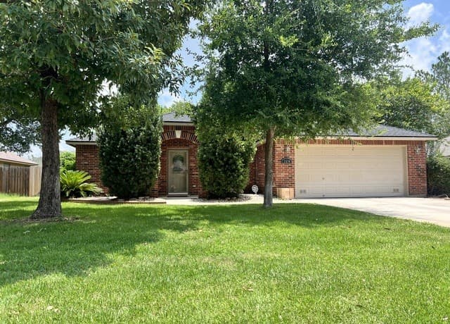 Home for sale at 308 Bunker Hill in Pleasanton, TX — photo 1