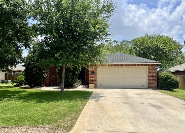 Home for sale at 308 Bunker Hill in Pleasanton, TX — photo 3