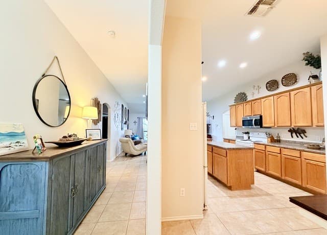 Home for sale at 308 Bunker Hill in Pleasanton, TX — photo 5
