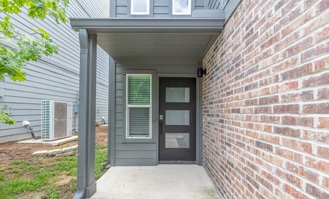 3-bedroom rental at 411 Ira Unit UNIT 2102 in San Antonio, TX — photo 2