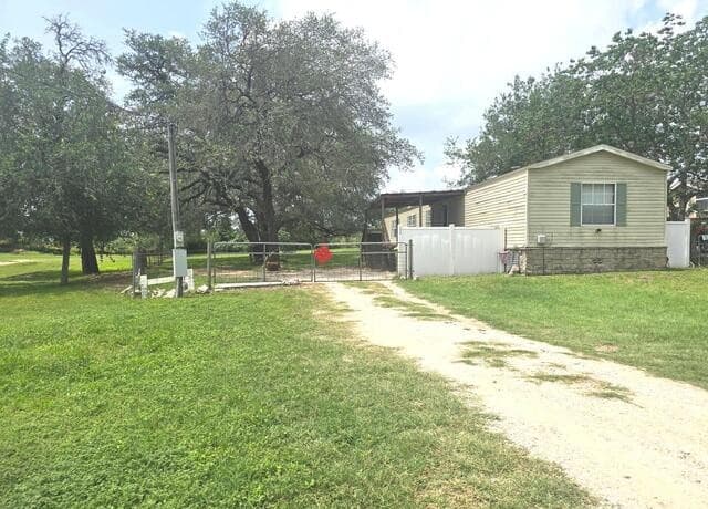 3-bedroom rental at 290 Brianna Court in Von Ormy, TX — photo 3