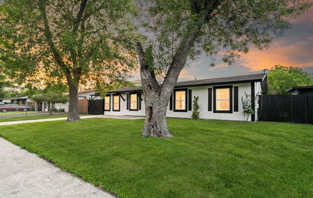 Home for sale at 5871 Castle Lk in San Antonio, TX — photo 2