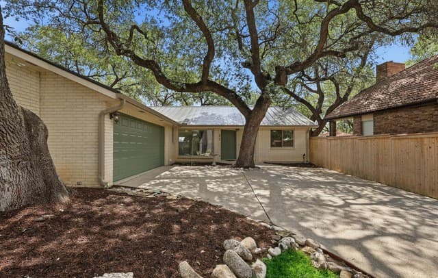 Home for sale at 32 Donore in San Antonio, TX — photo 2