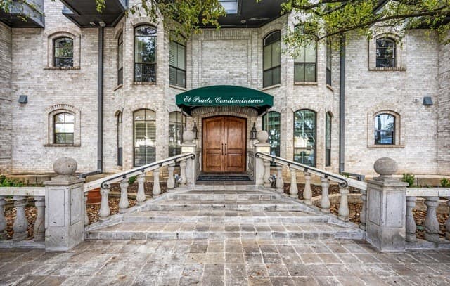 2-bedroom rental at 100 W El Prado Dr Unit 112 in San Antonio, TX — photo 1