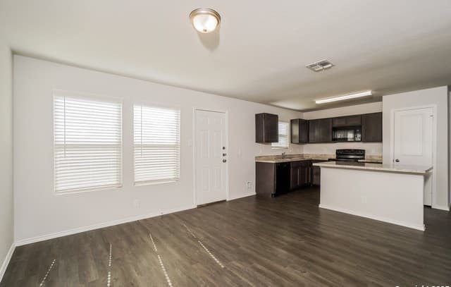 3-bedroom rental at 9351 Evening Shade Court in San Antonio, TX — photo 3