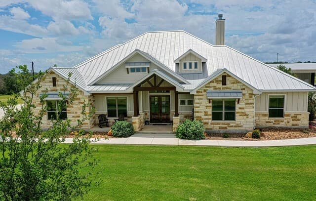 Home for sale at 1188 County Road 328 in Adkins, TX — photo 2