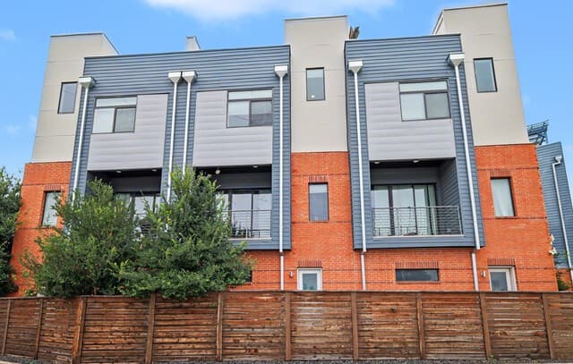 2-bedroom rental at 1606 N Hackberry Unit UNIT 102 in San Antonio, TX — photo 3