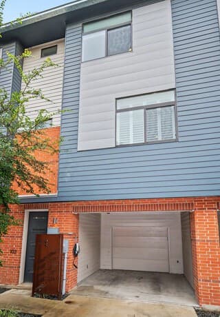 2-bedroom rental at 1606 N Hackberry Unit UNIT 102 in San Antonio, TX — photo 5