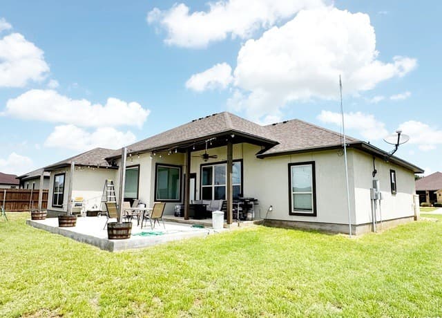 Home for sale at 1683 Vista View in Pleasanton, TX — photo 4
