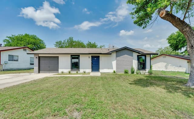 Home for sale at 4806 Castle Brg in San Antonio, TX — photo 1