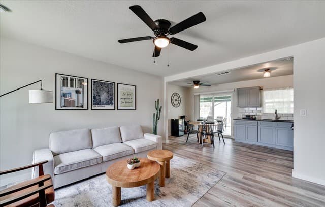 Home for sale at 4806 Castle Brg in San Antonio, TX — photo 3