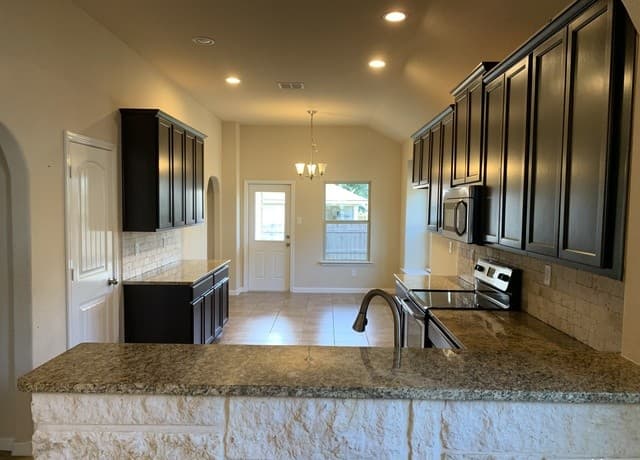3-bedroom rental at 3511 Dunlap Flds in Converse, TX — photo 5