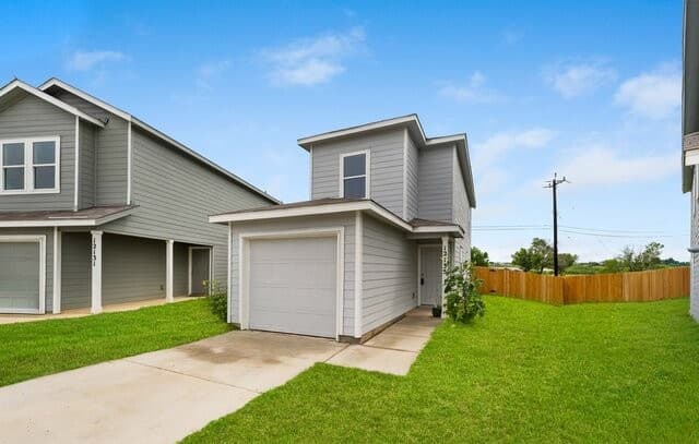 2-bedroom rental at 12135 Floral Blossom in Converse, TX — photo 2