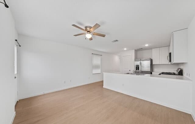 2-bedroom rental at 12135 Floral Blossom in Converse, TX — photo 5