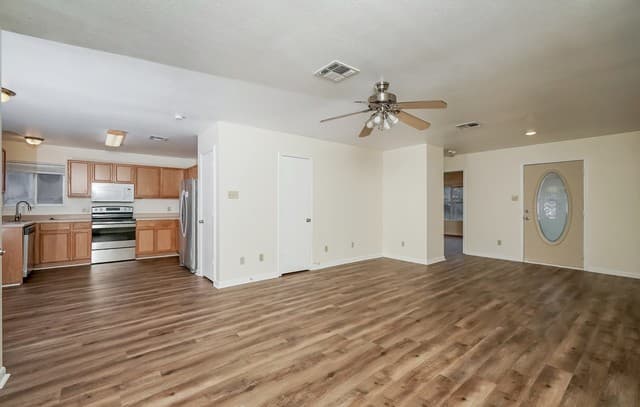 3-bedroom rental at 113 Ocotillo in Jourdanton, TX — photo 2