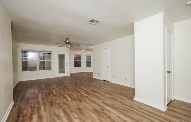 3-bedroom rental at 113 Ocotillo in Jourdanton, TX — photo 3