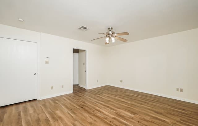 3-bedroom rental at 113 Ocotillo in Jourdanton, TX — photo 5