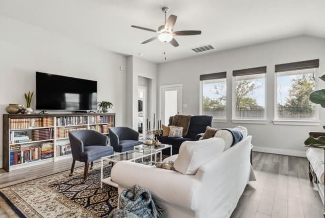 3-bedroom rental at 14907 Palmer Crk in San Antonio, TX — photo 5