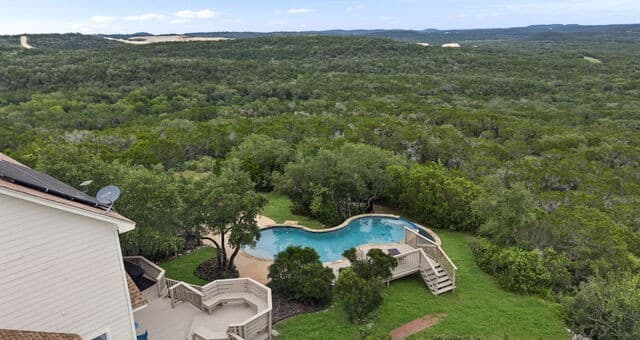 Home for sale at 1040 County Road 2720 in Mico, TX — photo 2