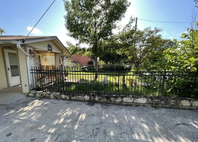 Home for sale at 330 Bradley St. in San Antonio, TX — photo 3