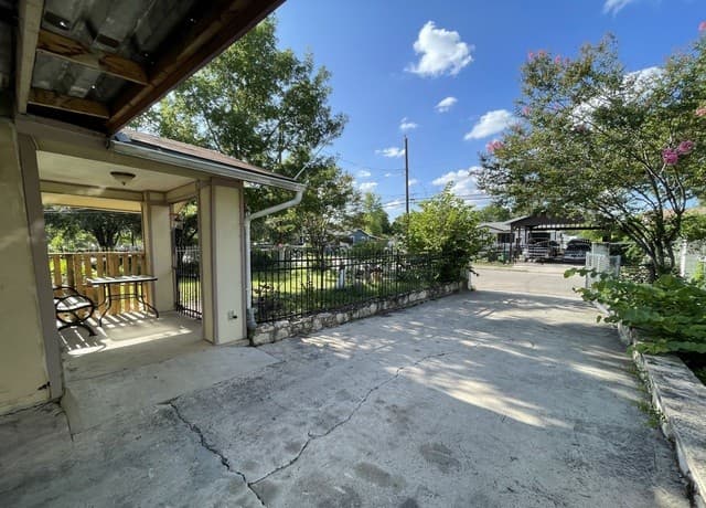 Home for sale at 330 Bradley St. in San Antonio, TX — photo 4