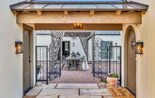 4-bedroom home for sale at 130 Overlook Dr in Fredericksburg TX