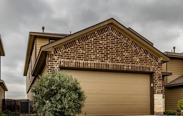4-bedroom rental at 4242 Busbee Fields in St Hedwig, TX — photo 3