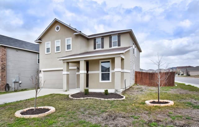 3-bedroom rental at 3302 Uresti Flds in Converse, TX — photo 2