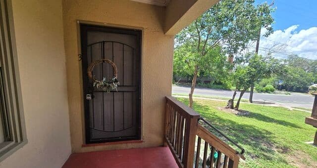 1-bedroom rental at 504 Elmhurst Ave Unit 3 in San Antonio, TX — photo 2