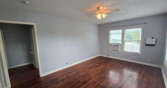 1-bedroom rental at 504 Elmhurst Ave Unit 3 in San Antonio, TX — photo 3