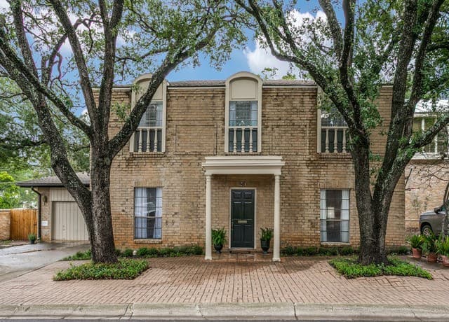 Home for sale at 20 Garden Square in San Antonio, TX — photo 1