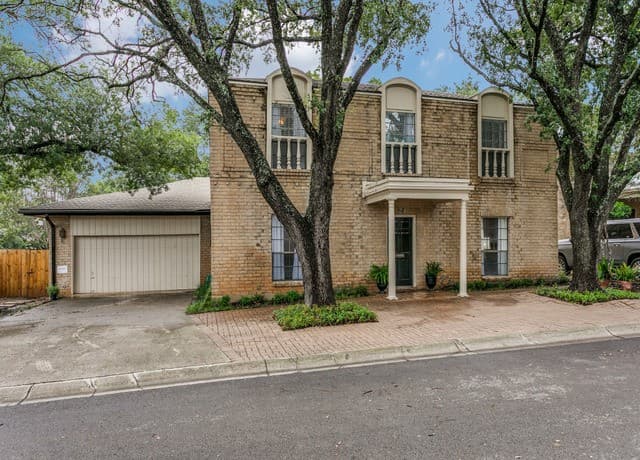 Home for sale at 20 Garden Square in San Antonio, TX — photo 2