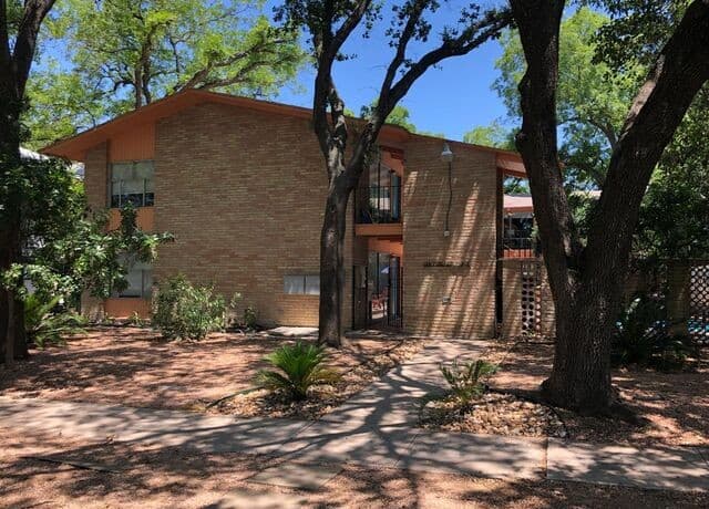 1-bedroom rental at 133 Parland Pl Unit 3 in San Antonio, TX — photo 2