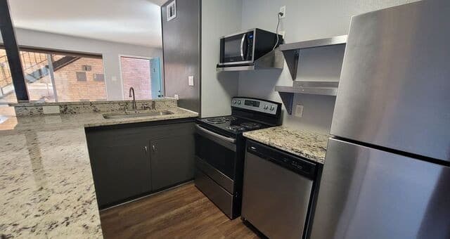 1-bedroom rental at 133 Parland Pl Unit 3 in San Antonio, TX — photo 4