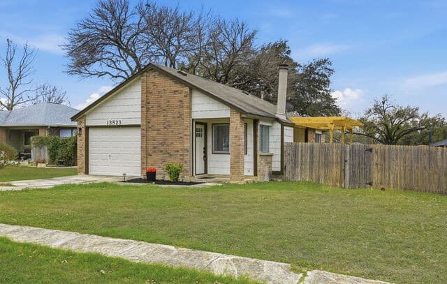 Home for sale at 13823 Durwood St in San Antonio, TX — photo 2