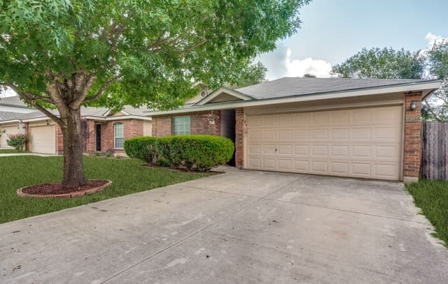 Home for sale at 15822 Manes Grv in San Antonio, TX — photo 2