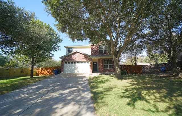 3-bedroom rental at 136 Earhart Ln in Cibolo, TX — photo 2