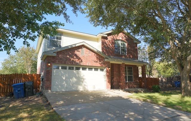 3-bedroom rental at 136 Earhart Ln in Cibolo, TX — photo 3