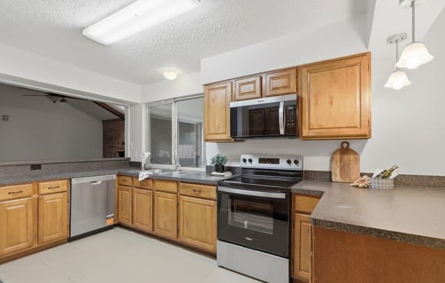 Home for sale at 6722 Lake Cliff St in San Antonio, TX — photo 4