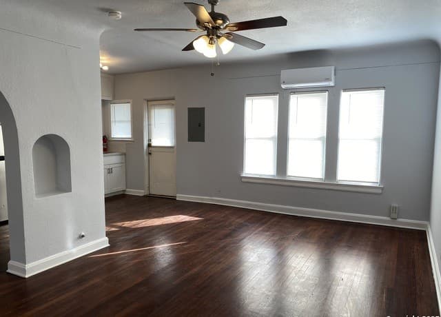 1-bedroom rental at 152 Harrigan Ct Unit 2 in Alamo Heights, TX — photo 2