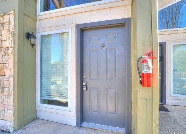 2-bedroom rental at 100 Lorenz Rd Unit 1501 in San Antonio, TX — photo 2