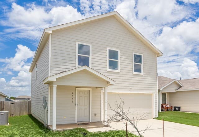 4-bedroom rental at 6941 Dorato Rdg in Elmendorf, TX — photo 3